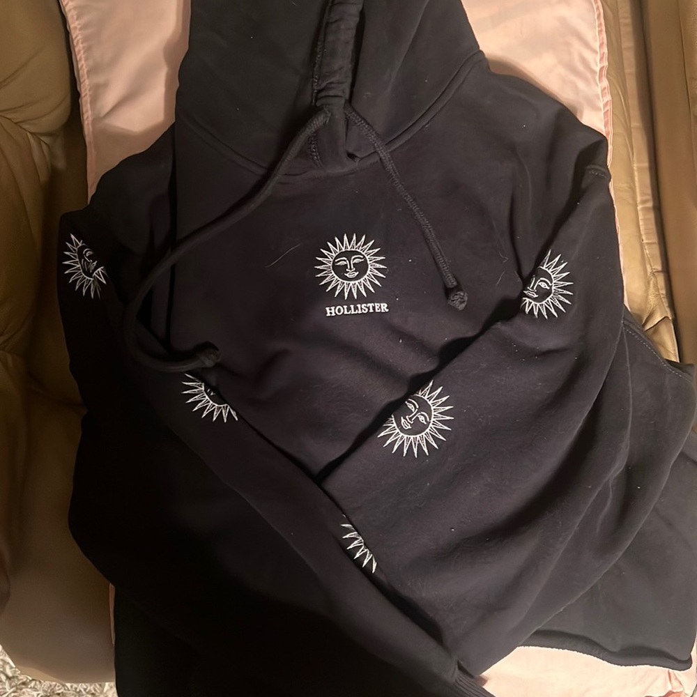 brand from Hollister, size medium and only wear it like twice